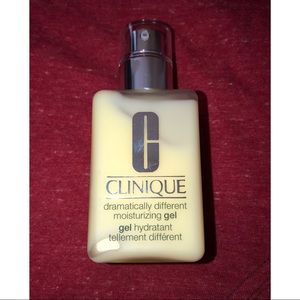 Clinique Dramatically Different Moisturizing Gel